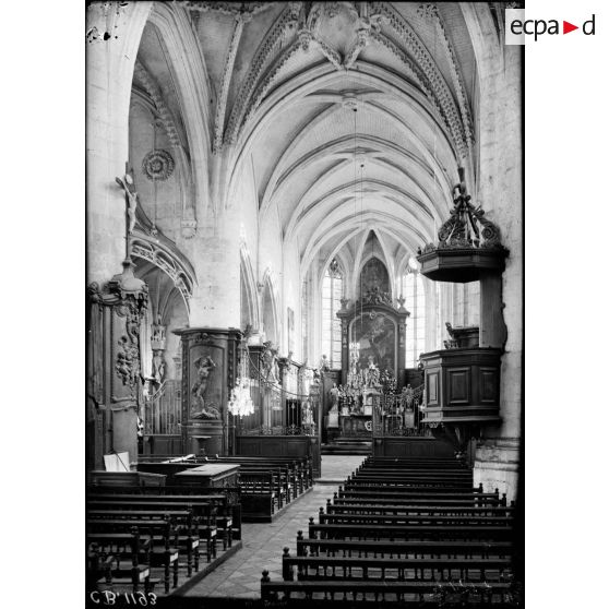 Intérieur de l'église de Montigny. [légende d'origine]