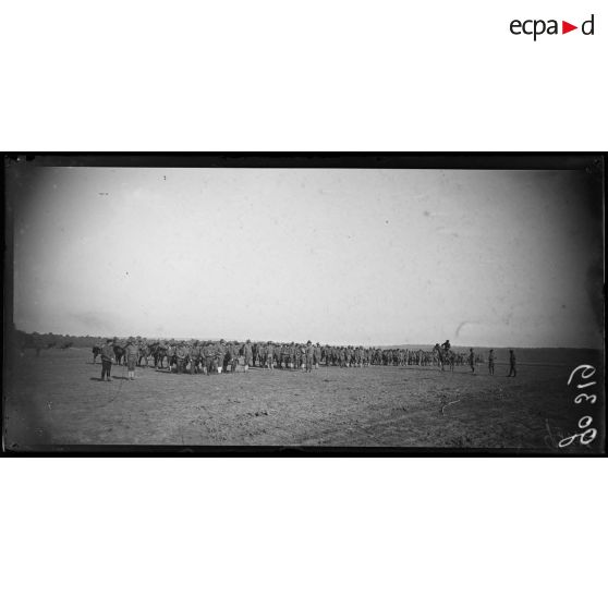 Demange, terrain de manoeuvres des troupes américaines. Chasseurs alpins et américains en formation mixte pour l'exercice. [légende d'origine]