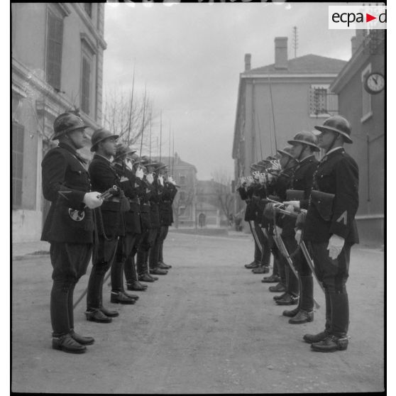 La relève de la garde au 1er escadron de la 2e légion de la Garde.