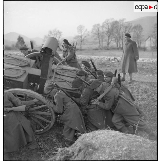 Entraînement des chasseurs du 43e RIA.