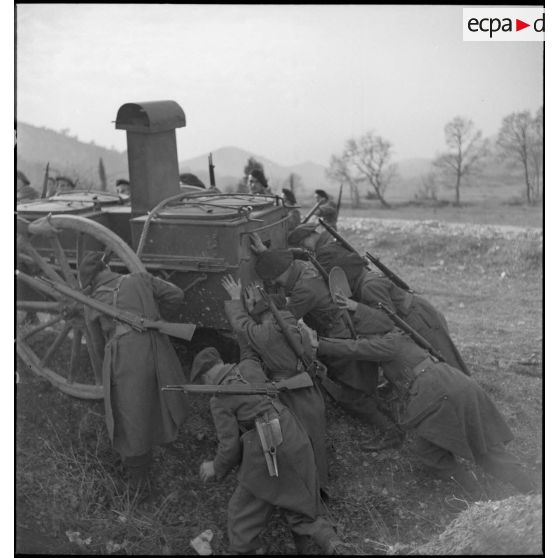 Entraînement des chasseurs du 43e RIA.