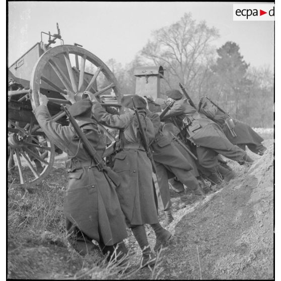 Entraînement des chasseurs du 43e RIA.