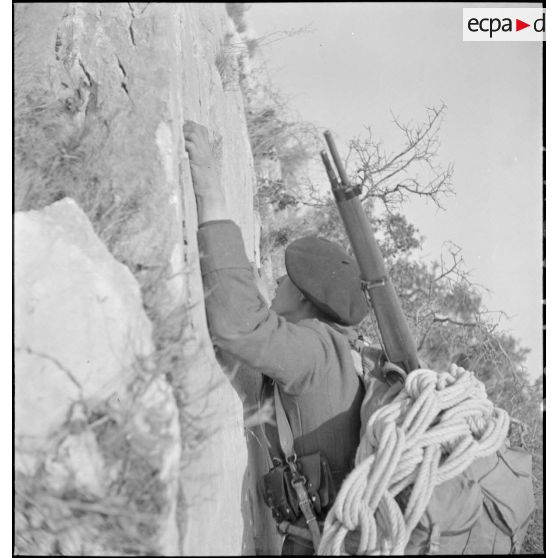 Entraînement des fantassins du 43e RIA.