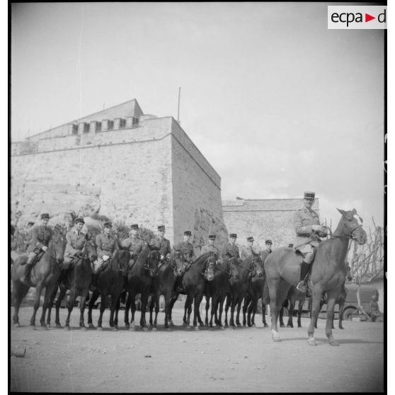 Séance d'équitation à l'école d'application du Service de santé des troupes coloniales.