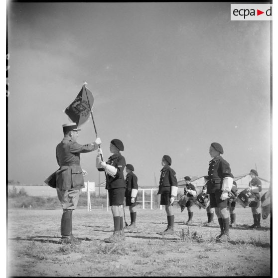 Cérémonie de remise de fanion à la fanfare de l'Ecole militaire enfantine Hériot.