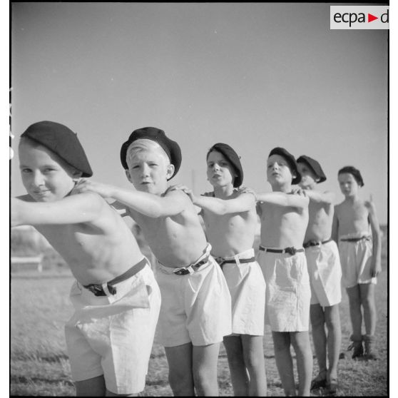 Séance d'hébertisme à l'Ecole militaire enfantine Hériot.