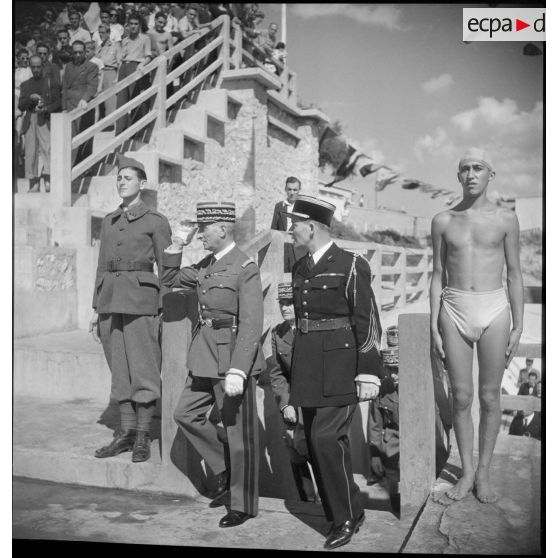 Le général de corps d'armée Eugène Bridoux au cercle des nageurs de Marseille.