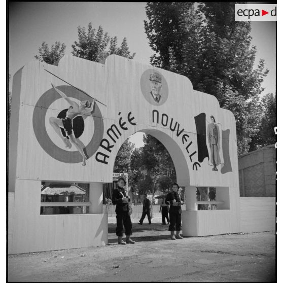 Entrée de l'exposition consacrée à l'armée nouvelle ou amée d'armistice.