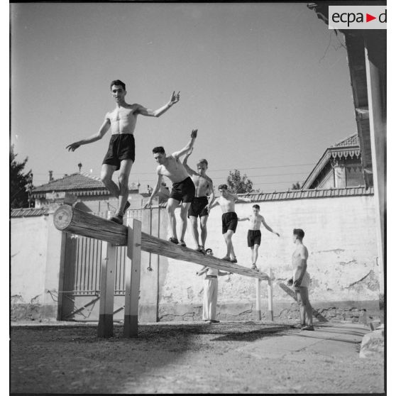 Séance de sport à l'école du génie d'Avignon.