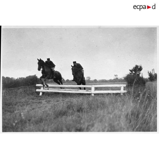 Séance d'équitation pour les élèves officiers de l'école du génie d'Avignon.