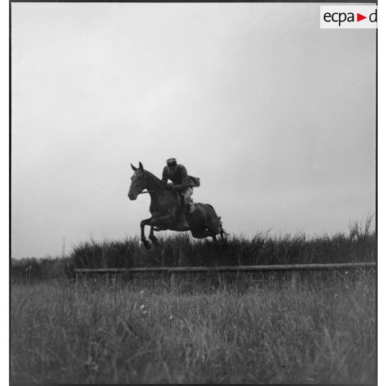 Séance d'équitation pour les élèves officiers de l'école du génie d'Avignon.