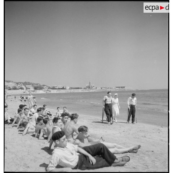 Repos ou promenade sur la plage de Sète.