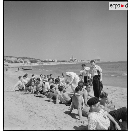 Repos ou promenade sur la plage de Sète.