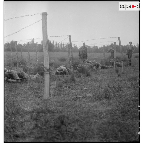 Une équipe sur l'épreuve de cross lors du relais d'honneur du 18e RI.