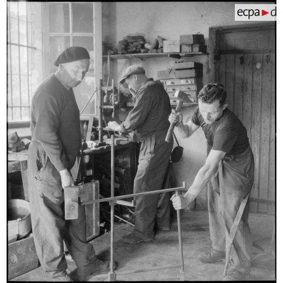 Atelier de ferronnerie du 24e RA (régiment d'artillerie) à Agen.