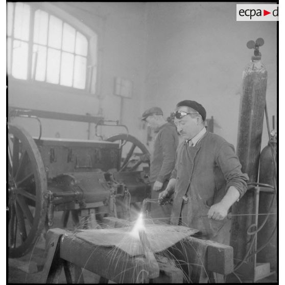 Atelier de ferronnerie du 24e RA.