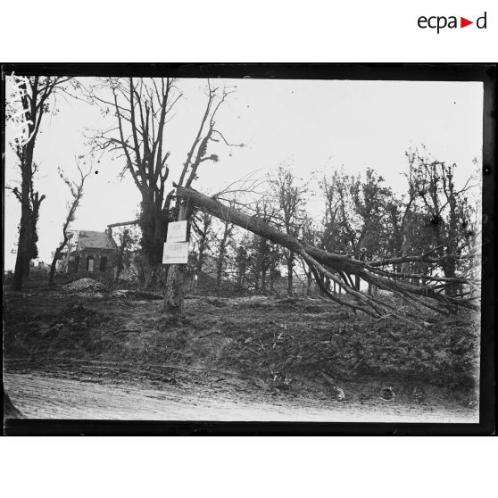 La sortie du village de Curlu. [légende d'origine]