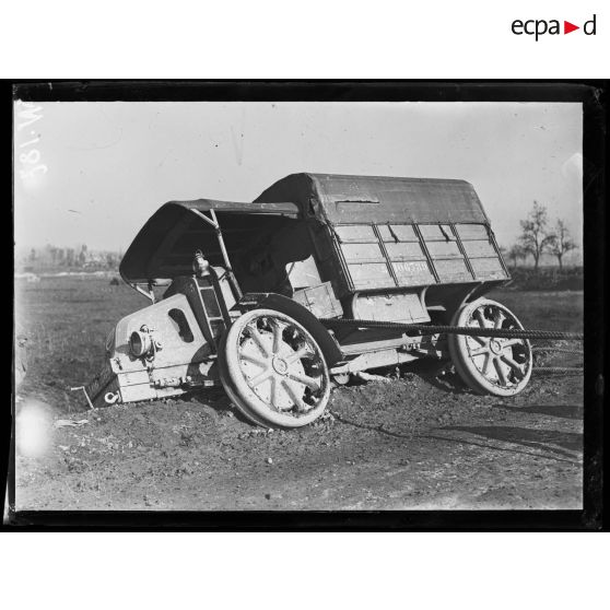 Feuillères, accident d'auto-camion. [légende d'origine]