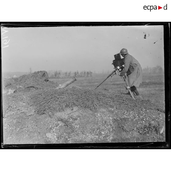 Feuillères, opérateur cinématographique. [légende d'origine]