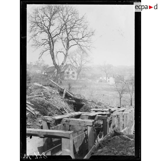 Sulzern, tranchée au milieu du village. [légende d'origine]