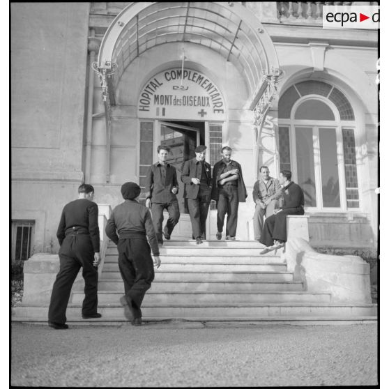 L'entrée principale de l'hôpital complémentaire d'armée du Mont des oiseaux.