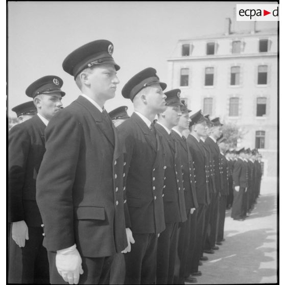 Les élèves officiers de l'Ecole navale de Toulon.