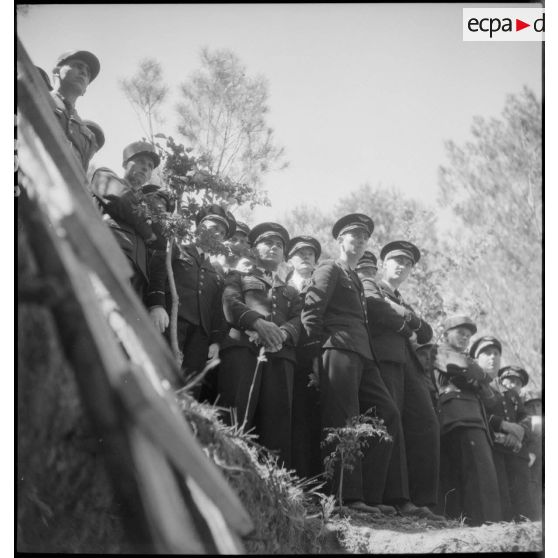 Démonstration d'aménagement de fortifications de campagne.