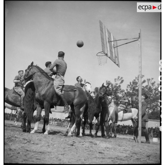 Match de horse-ball au 12e RC.