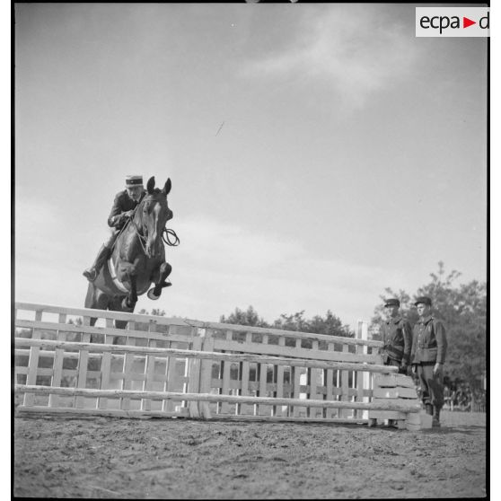 Saut d'obstacles à cheval au 12e RC.