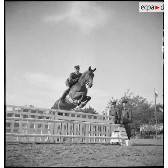 Saut d'obstacles à cheval au 12e RC.