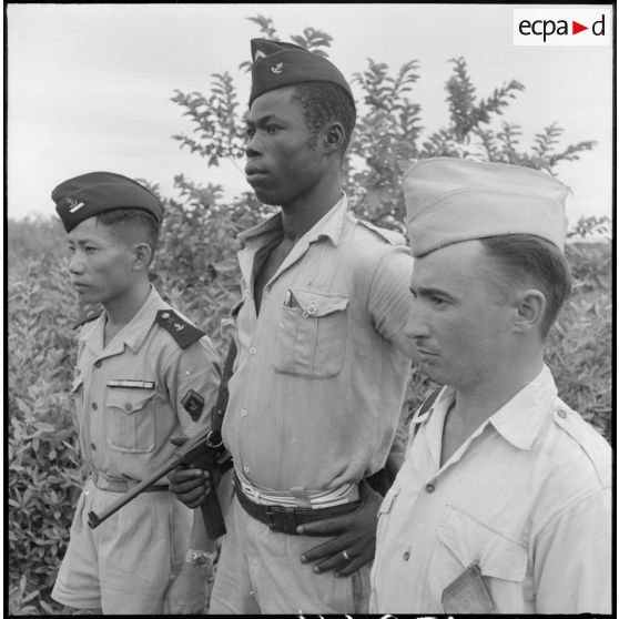 Portrait de trois cadres de l'école d'Hanoï.