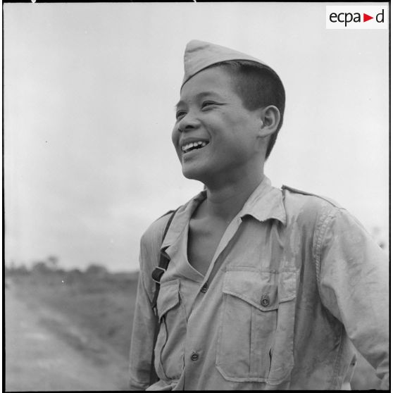 Portrait d'un élève de l'école des cadres d'Hanoï.