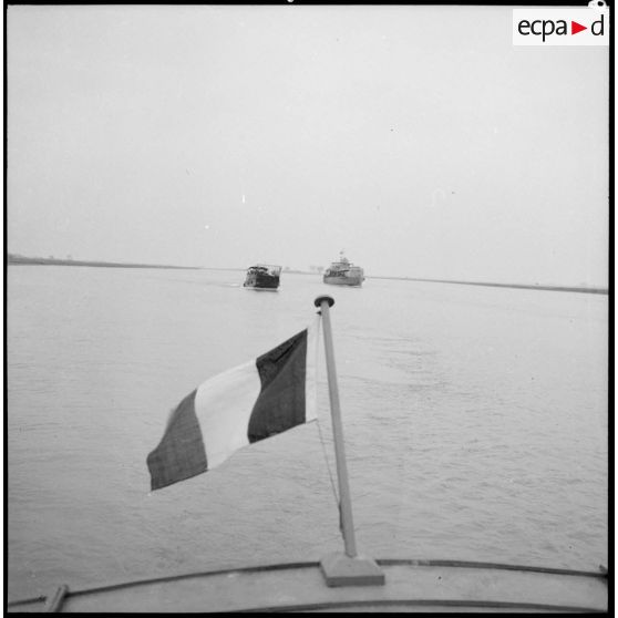 La flottille de la Dinassaut 3 (division navale d'assaut) en direction du lieu de débarquement au cours de l'opération Barbe.