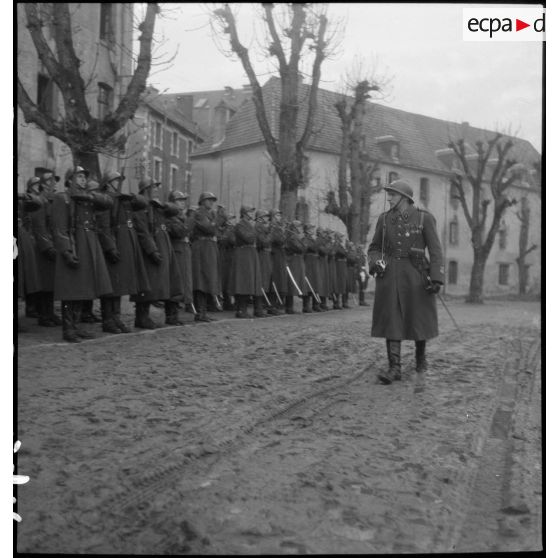 Revue des troupes à l'école de la Garde.