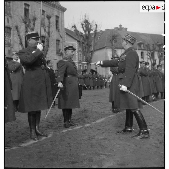 Récipiendaires lors d'une cérémonie à l'école de la Garde.