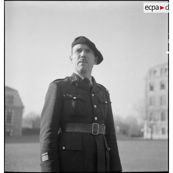 Portrait d'un officier instructeur des écoles.