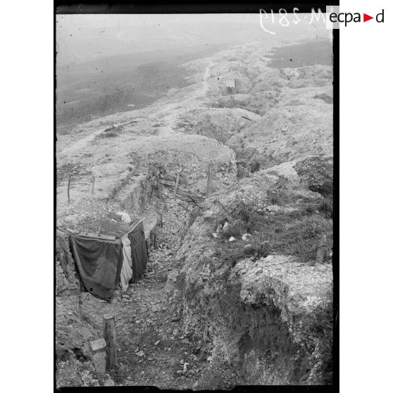 Est de Frise, enfilade des anciennes tranchées allemandes. [légende d'origine]