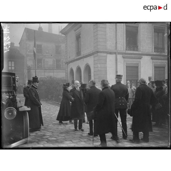 Caserne de Reuilly, l'arrivée du Président de la République. [légende d'origine]