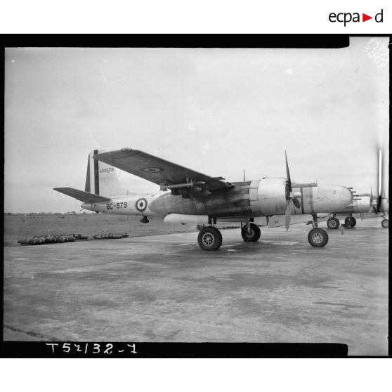 Avion A-26B sur le terrain d'aviation de Cat Bi.