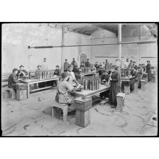 Lyon. Parc d'artillerie de la Mouche. Atelier du pesage de la poudre. [légende d'origine]