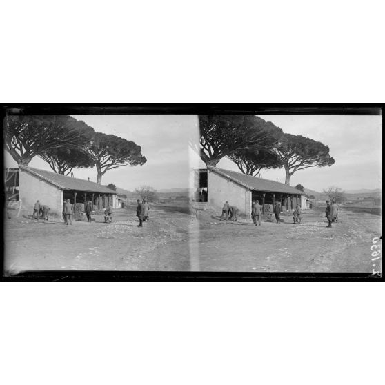 Camp de prisonniers de Carpiagne. Corvée de quartier. [légende d’origine]