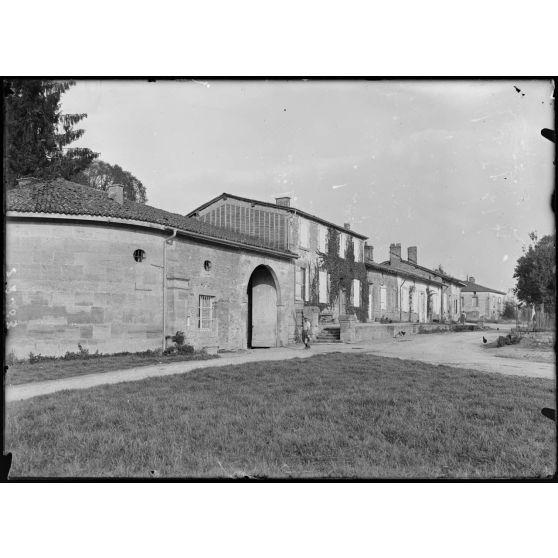 Document Beaux Arts. / Trois-Fontaines. Une rue du village. [légende d'origine]