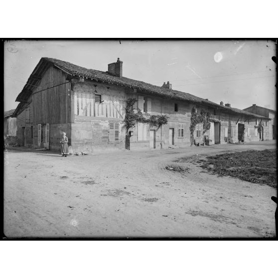 Document Beaux Arts. / Rancourt. Type de maison du village. [légende d'origine]