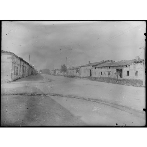 Document Beaux Arts. / Rancourt. Une rue. [légende d'origine]