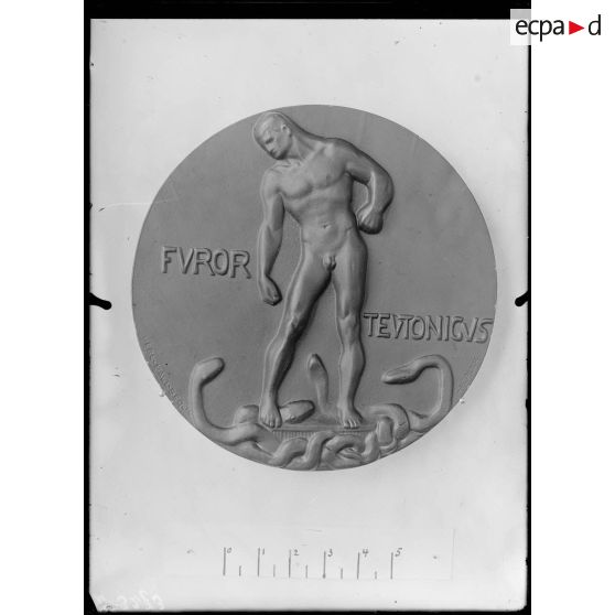 Paris. Musée Leblanc. Médaille de von Hindenburg (revers). [légende d’origine]