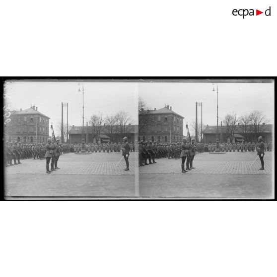 Neustadt. Palatinat. Remise d'un drapeau à la section siamoise d'automobile. [légende d'origine]