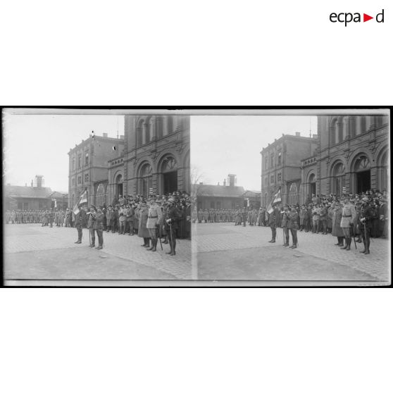 Neustadt. Palatinat. Remise d'un drapeau à la section siamoise d'automobile. [légende d'origine]