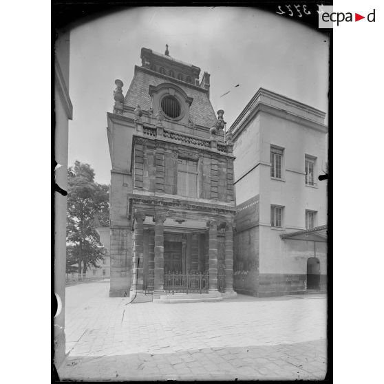 Paris. Val-de-Grâce. Cour intérieure. [légende d'origine]