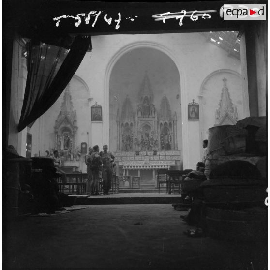 L'intérieur de l'église de Mao Khé.