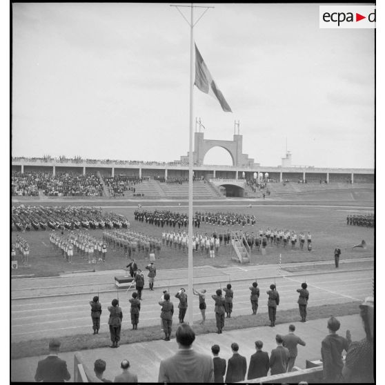 Cérémonie des couleurs dans le stade de Gerland.